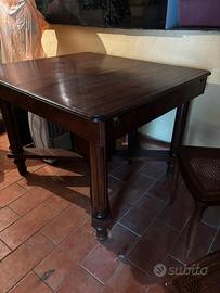 Tavolo in legno con sedie zona Cerveteri