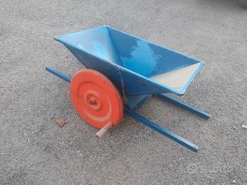 Pigiatrice manuale per uva a barella
