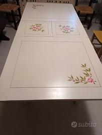 Tavolo avorio con fiori