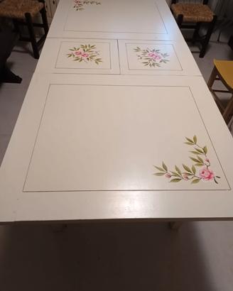 Tavolo avorio con fiori