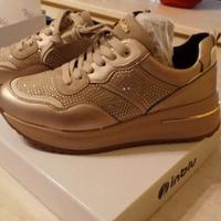 bellissime sneakers NUOVE inblu colore oro