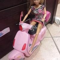 Barbie sulla vespa