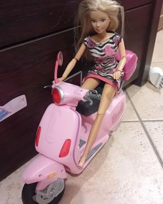 Barbie sulla vespa