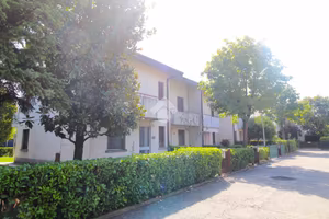 VILLA A SCHIERA A CADELBOSCO DI SOPRA