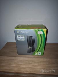 Xbox 360 slim 250GB e Kinect