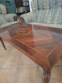 Tavolino da salotto in legno intarsiato