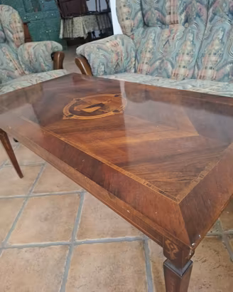Tavolino da salotto in legno intarsiato
