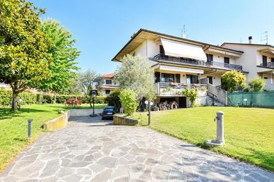 VILLA A SCHIERA A SETTALA