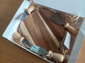 Tagliere in legno d'acacia  +coltelli da formaggio