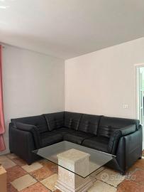 Divano Angolare in Vera Pelle - Elegante e Comodo