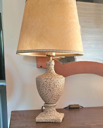 Lampada da tavolo vintage con base in pietra