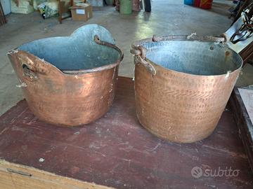 coppia di secchi / paioli antichi in rame lavorato