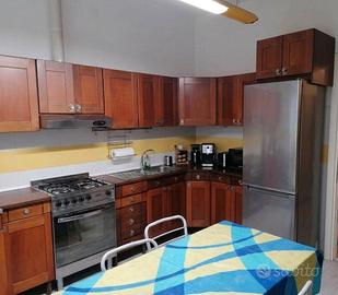 Cucina anni 70 in legno
