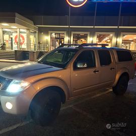 nissan navara le v6