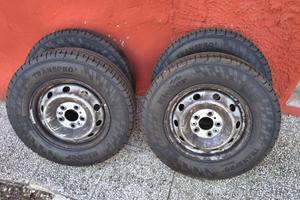 Copertoni 215/70 R15C 109/107S con cerchi