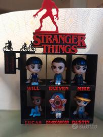 stranger things espositore + 6 personaggi
