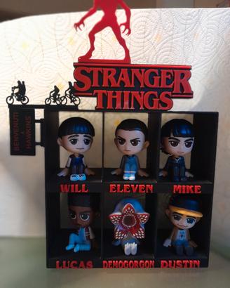 stranger things espositore + 6 personaggi
