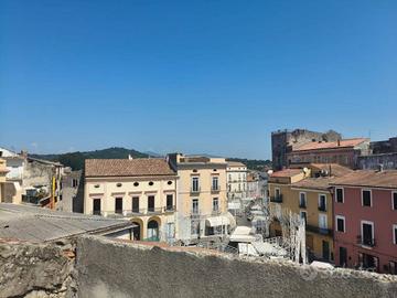 Appartamento di 250 m² con più di 5 locali a Teano