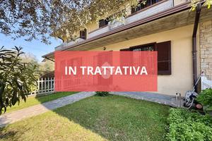VILLA A SCHIERA A CAZZAGO SAN MARTINO