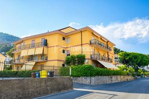 TRILOCALE CON TERRAZZO E GIARDINO