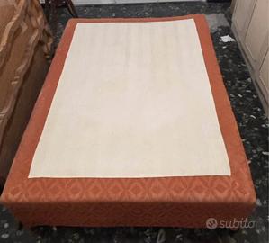 Letto sommier rivestito in tessuto