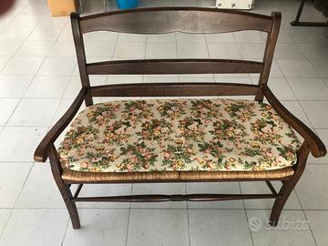 Panca in legno con seduta imbottita