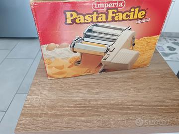 Macchina per pasta con motore 