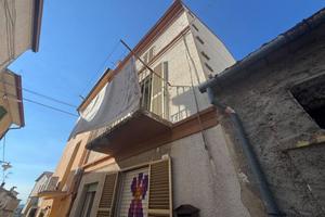 Casa indipendente di 85 m² con 3 locali a Castel F