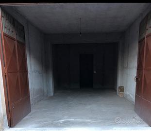 Via simeto Garage 30 mq