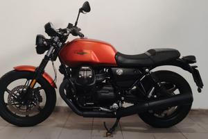 Moto Guzzi V7 Stone