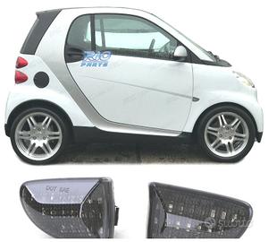 FRECCIE LATERALI PER SMART FORTWO 451 07- LED NERO