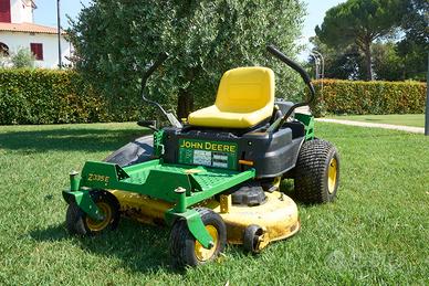 Tosaerba John Deere modello Z335E