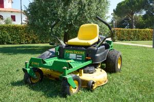 Tosaerba John Deere modello Z335E