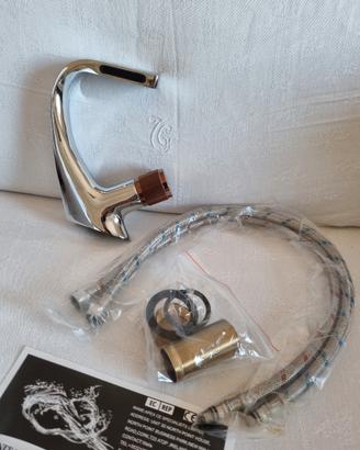 Rubinetto lavabo cromato design moderno 
