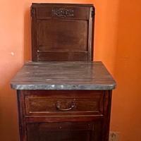 Coppia di comodini antichi in legno