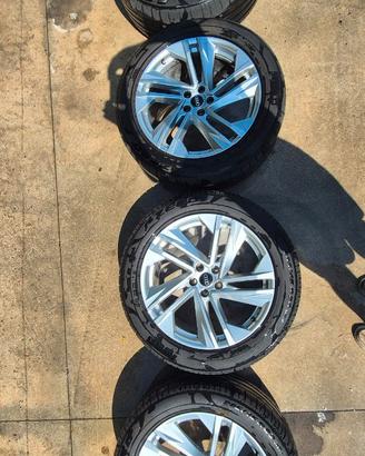 Gomme Pirelli PZero e cerchi Audi 285/45/R20
