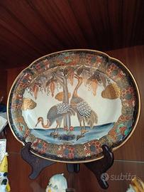 vassoio e vaso di porcellana 