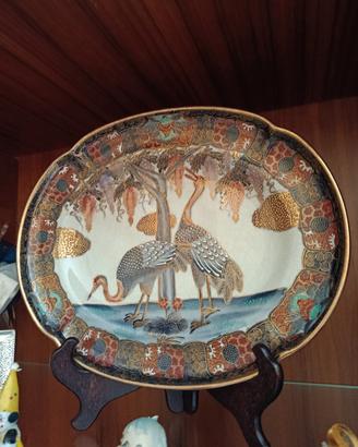 vassoio e vaso di porcellana 