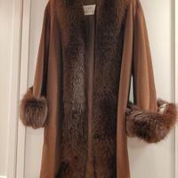 Cappotto lungo Gai Mattiolo con pelliccia di olpe