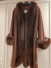 Cappotto lungo Gai Mattiolo con pelliccia di olpe