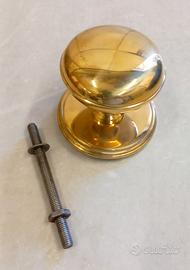 pomolo in ottone lucido con placca 