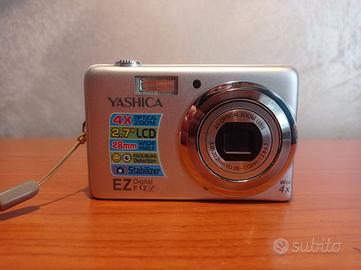 Macchina Fotografica Yashica