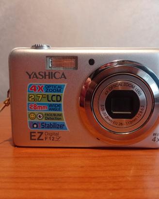 Macchina Fotografica Yashica