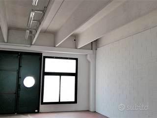 Capannone mq. 120 portone 3x3