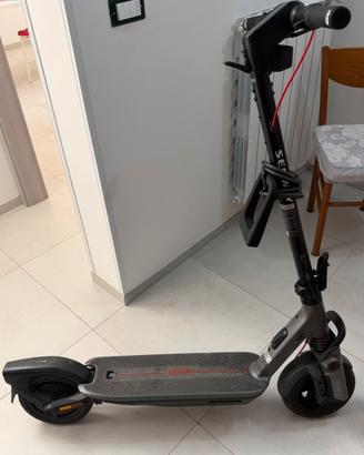 Monopattino elettrico Segway Ninebot F3