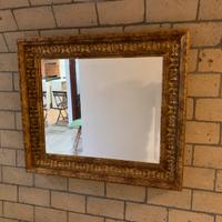 Cornice in oro con specchio