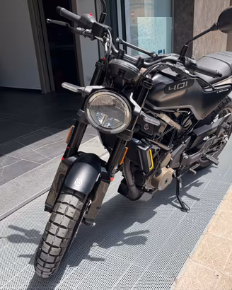 Husqvarna Svartpilen 401 2023