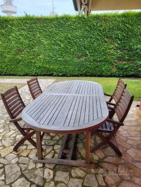 Tavolo allungabile in legno con 12 sedie