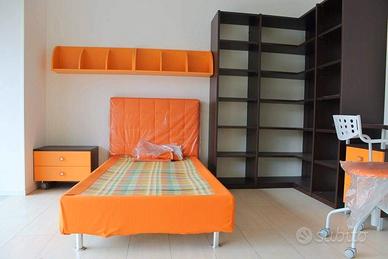 Cameretta libreria ad angolo