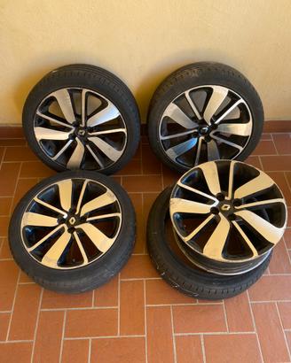4 cerchi in lega 17” originali Renault + gomme